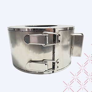 Clamping-spring-loaded toggle latch